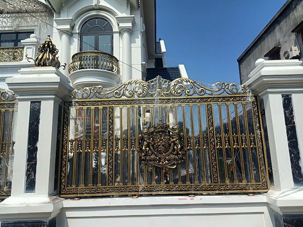 Hàng rào nhôm đúc biệt thự mang vẻ đẹp nổi bật cuốn hút
