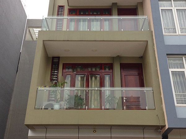 Báo Giá Lan Can Ban Công Kính Cường Lực Giá Rẻ Mới Nhất