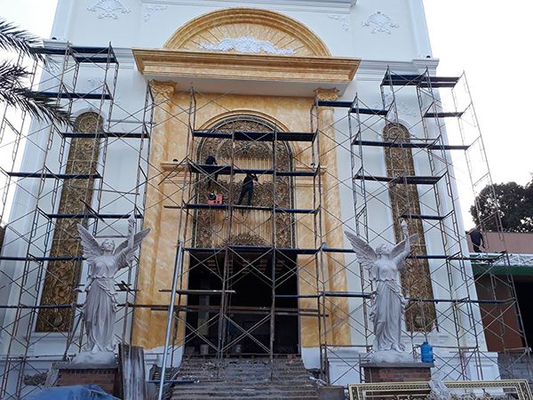 Thi công lắp đặt cổng nhôm đúc đạt chuẩn đúng kỹ thuật