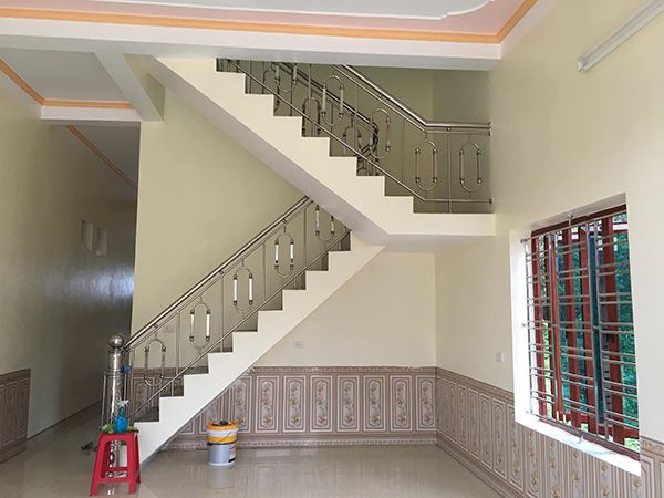 Tìm hiểu về cầu thang inox