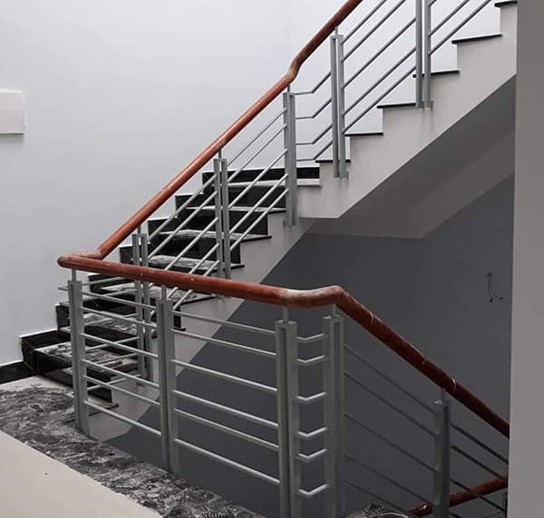Lựa chọn vật liệu làm lan can cầu thang