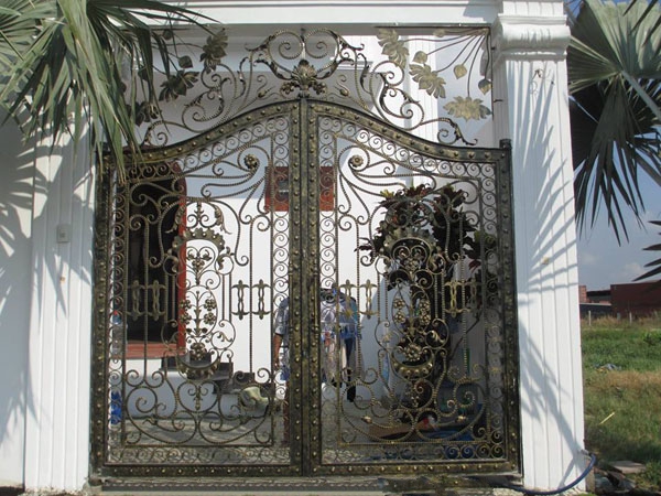 Sản phẩm cửa cổng sắt mỹ thuật