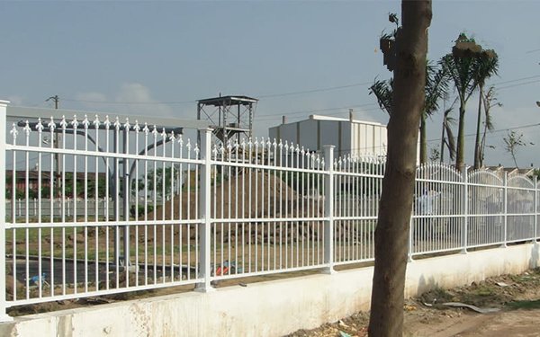 Giới Thiệu 20 Mẫu Hàng Rào Sắt Đẹp Dùng Cho Công Trình Xây Dựng