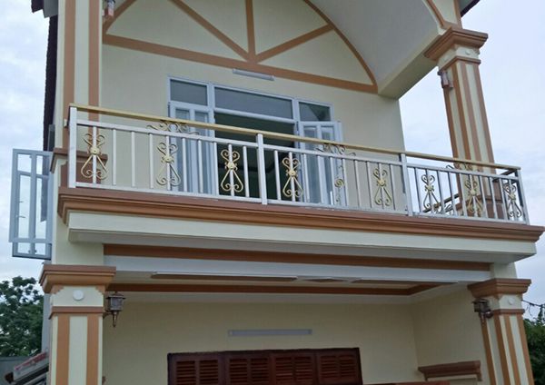 Lan can inox mạ vàng sang trọng và đẳng cấp