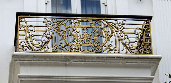 Lan can ban công nhôm đúc