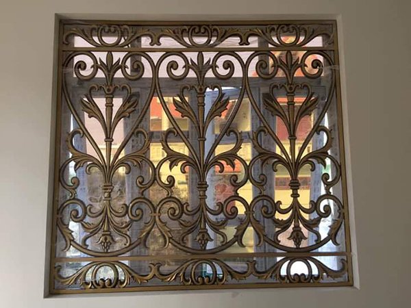 Cửa sổ nhôm đúc cao cấp với lối kiến trúc ấn tượng.