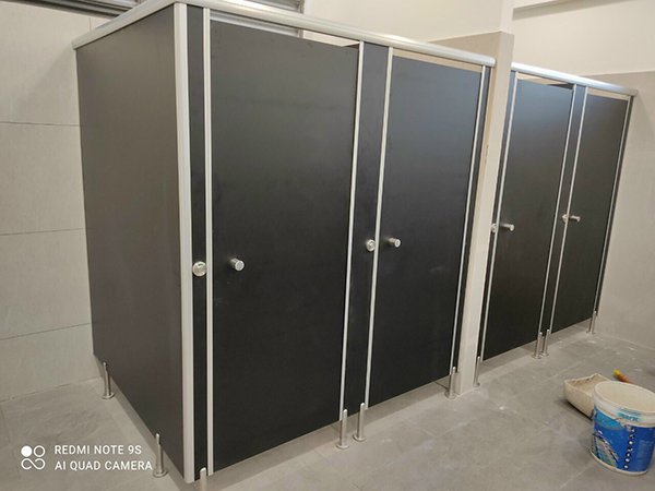 4 lý do nên chọn tấm Compact HPL làm vách ngăn vệ sinh