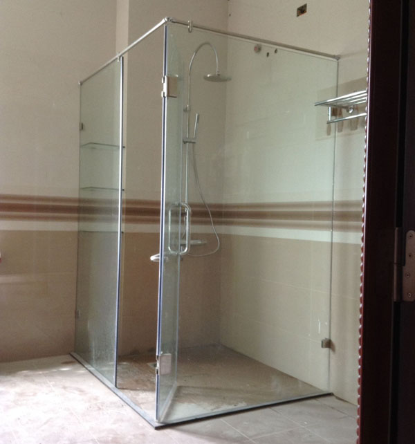 Cabin vách kính phòng tắm