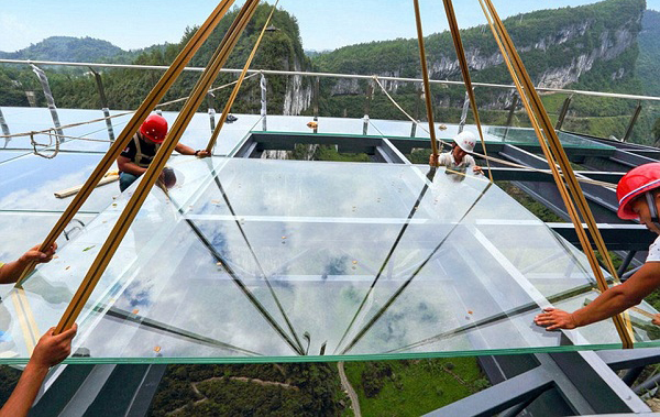 Quy trình thi công lắp đặt mái che kính cường lực