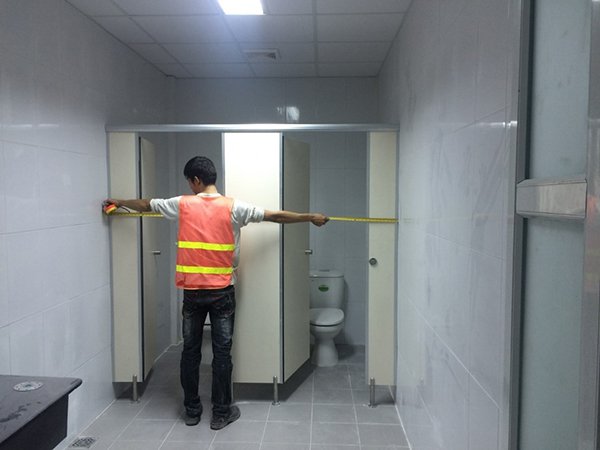 Dịch vụ thi công vách ngăn vệ sinh chuyên nghiệp.