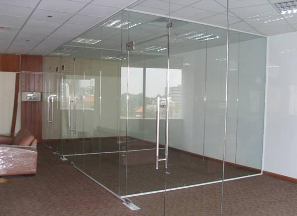 Sản phẩm vách ngăn kính cường lực