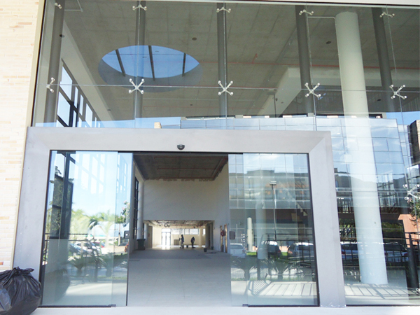 Cửa kính cường lực