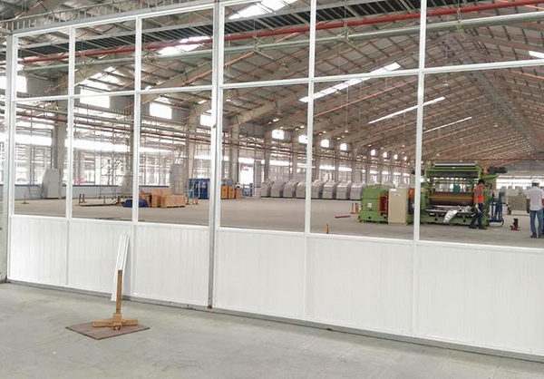 Vách Ngăn Nhôm Kính Nhà Xưởng.