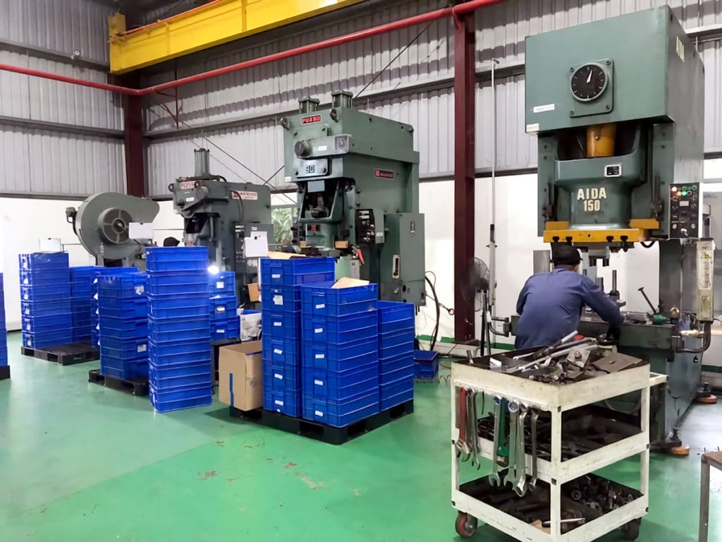 Tuyển 3 nam gia công cơ khí tại Nhật Bản