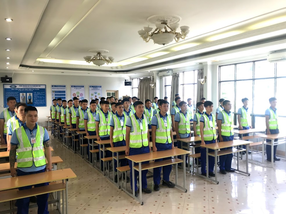 Chào hỏi trước khi thi tuyển