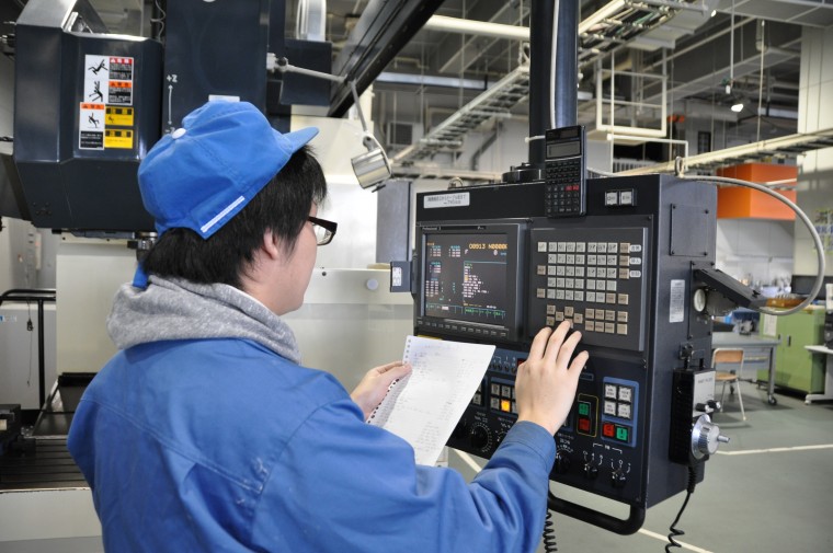 ĐẶC ĐỊNH - 02 NAM VẬN HÀNH MÁY CNC TẠI KANAGAWA