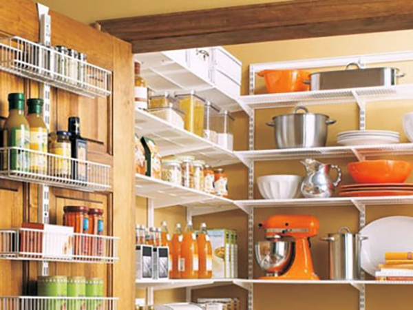 Tủ đựng đồ dùng nhà bếp giúp bạn giữ gìn và sắp xếp dụng cụ nấu ăn hợp lý, mang lại sự tiện ích và tiết kiệm thời gian trong bếp.
