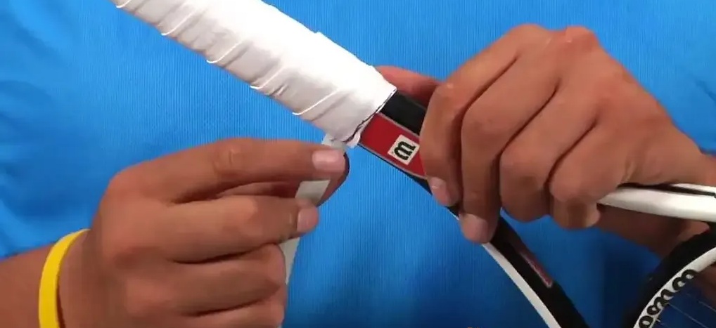 Hướng dẫn cách thay grip cho vợt Pickleball đơn giản tại nhà