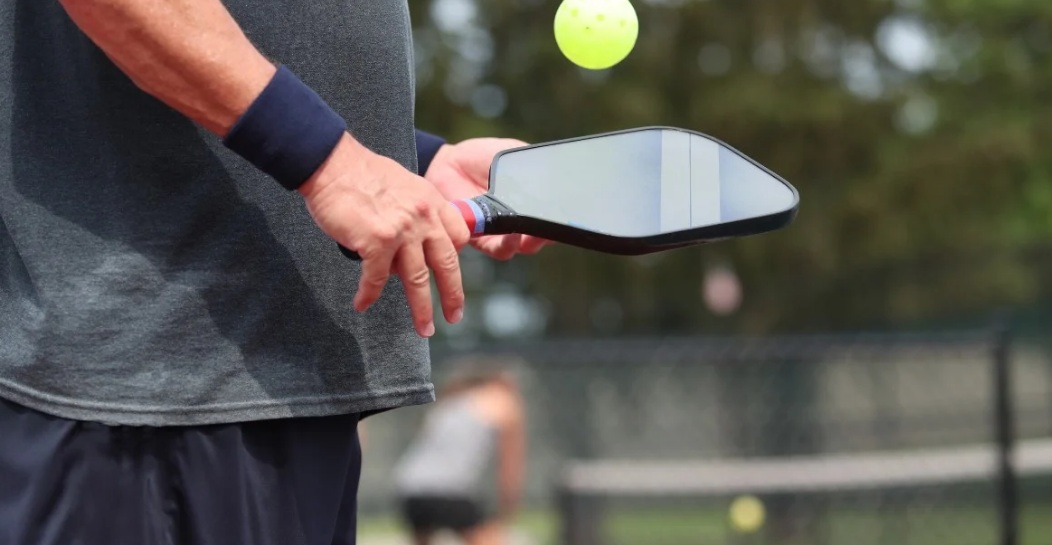 Cách chọn vợt Pickleball phù hợp cho người mới chơi