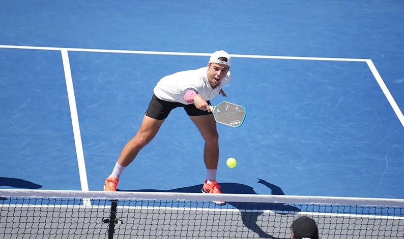 Kỹ thuật Backhand Pickleball - Bí quyết thành công cho mọi người chơi