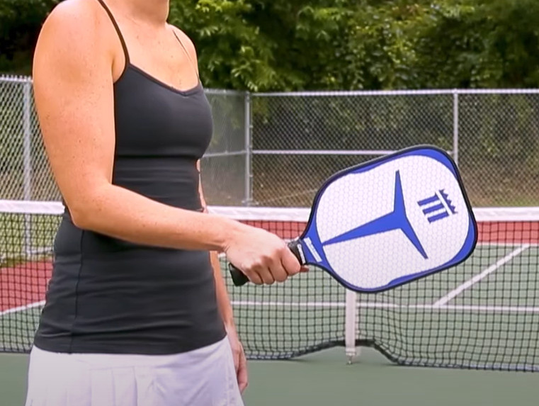 Hướng dẫn cách thay grip cho vợt Pickleball đơn giản tại nhà