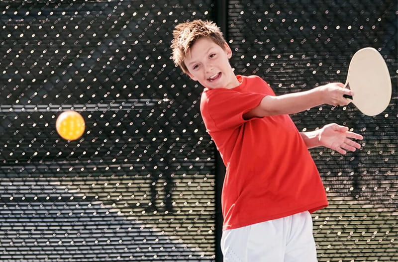 Bật mí cách chọn vợt Pickleball cho trẻ em phù hợp
