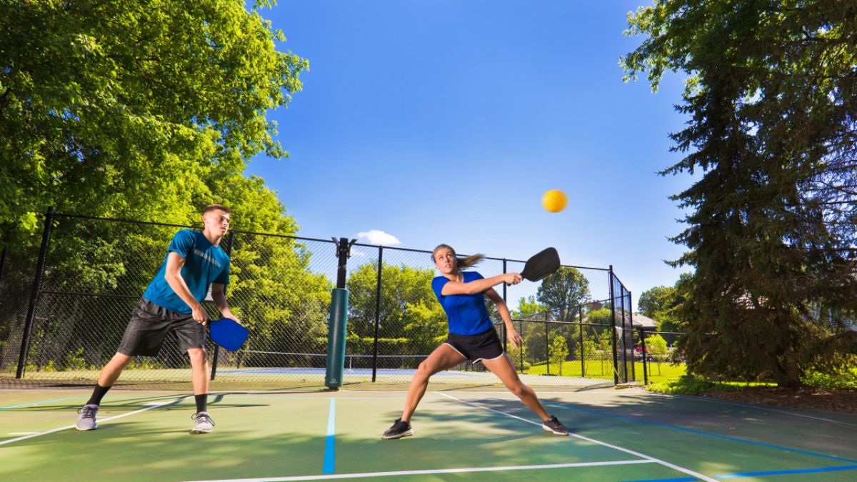 Chiến thuật xử lý các cú đánh mạnh trong Pickleball bạn cần nắm rõ
