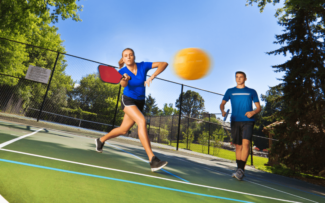 Cách thực hiện kỹ thuật giao bóng xoáy Pickleball (Screwball Serve)