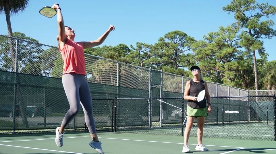 Hướng dẫn cách đỡ lốp bóng Pickleball hiệu quả nhất