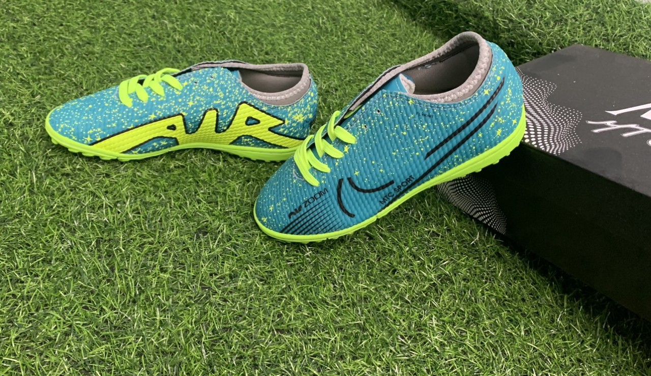 Giày đá bóng MTC