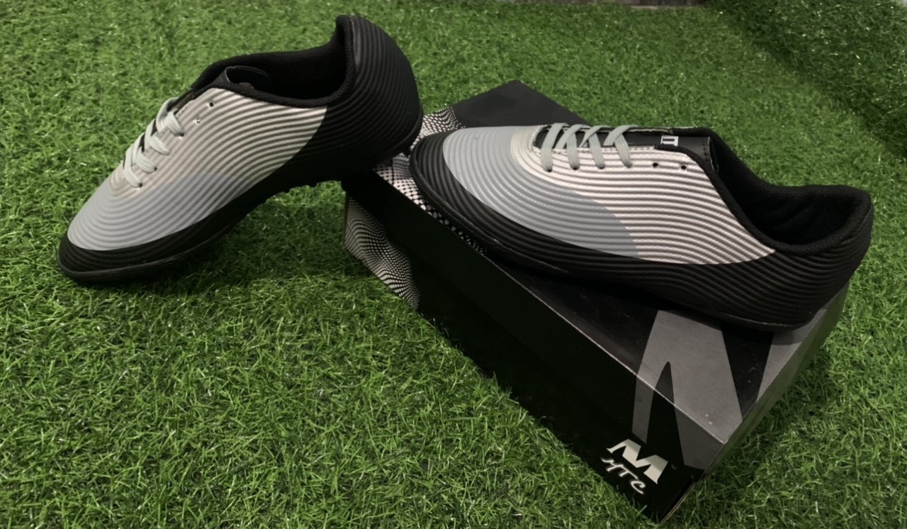 Giày đá bóng MTC