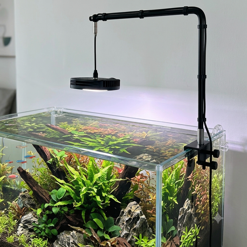 GIÁ TREO ĐÈN HỒ CÁ XOAY 360° – GỌN GÀNG, CHẮC CHẮN, TĂNG THẨM MỸ CHO BỂ THỦY SINH