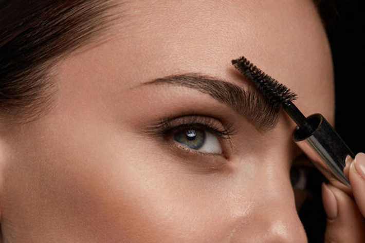 5 công dụng thần kỳ của mascara trong suốt chị em nên biết