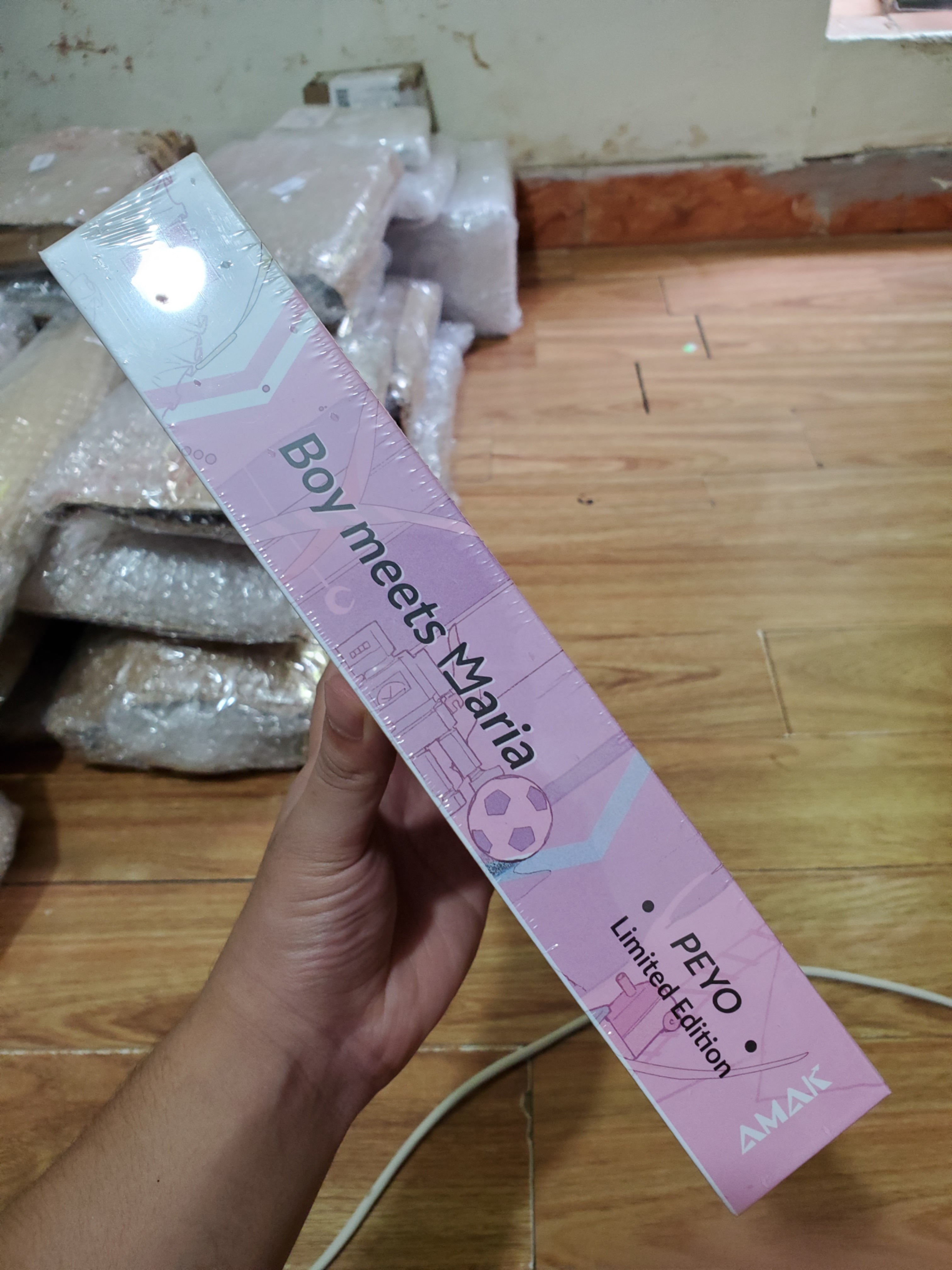 Sách Boy Meet Maria bản sưu tầm