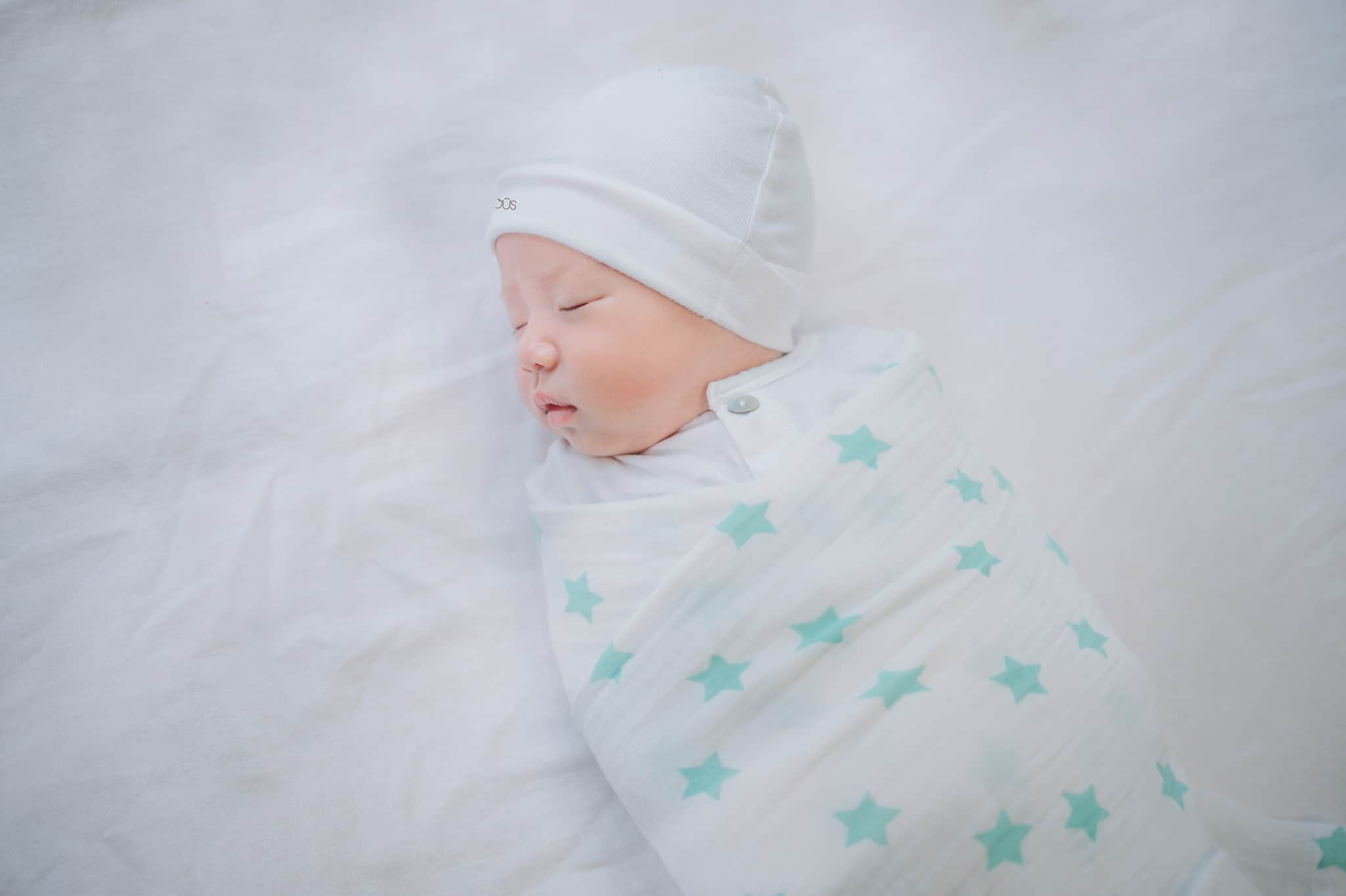 Quấn trẻ sơ sinh: 4 lợi ích giúp mẹ chăm bé nhàn tênh Quấn trẻ sơ sinh: 4 lợi ích giúp mẹ chăm bé nhàn tênh