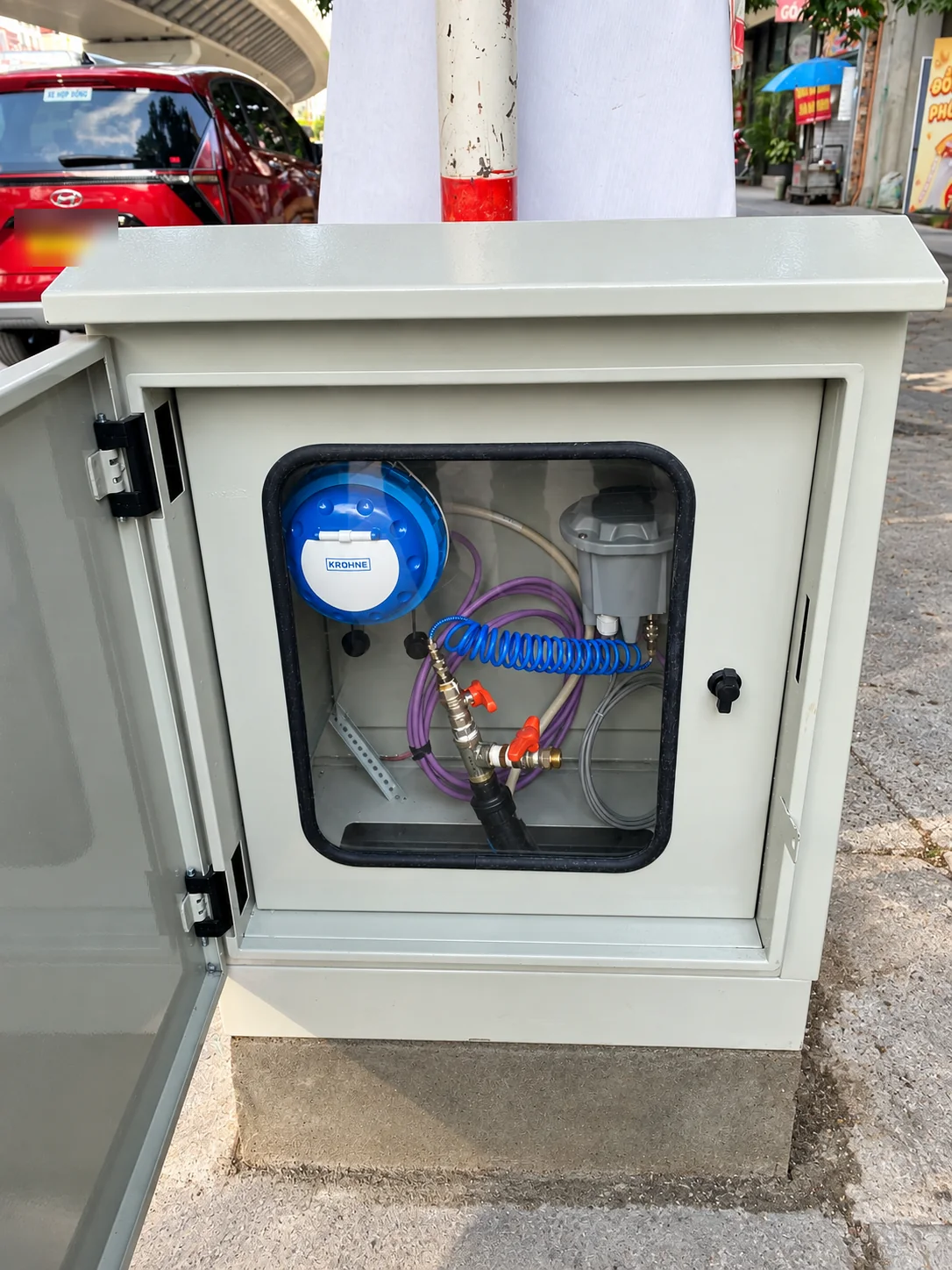 Cửa kính quan sát – đọc chỉ số không cần mở tủ – Cửa kính: đọc chỉ số không cần mở tủ – KROHNE WATERFLUX 3070