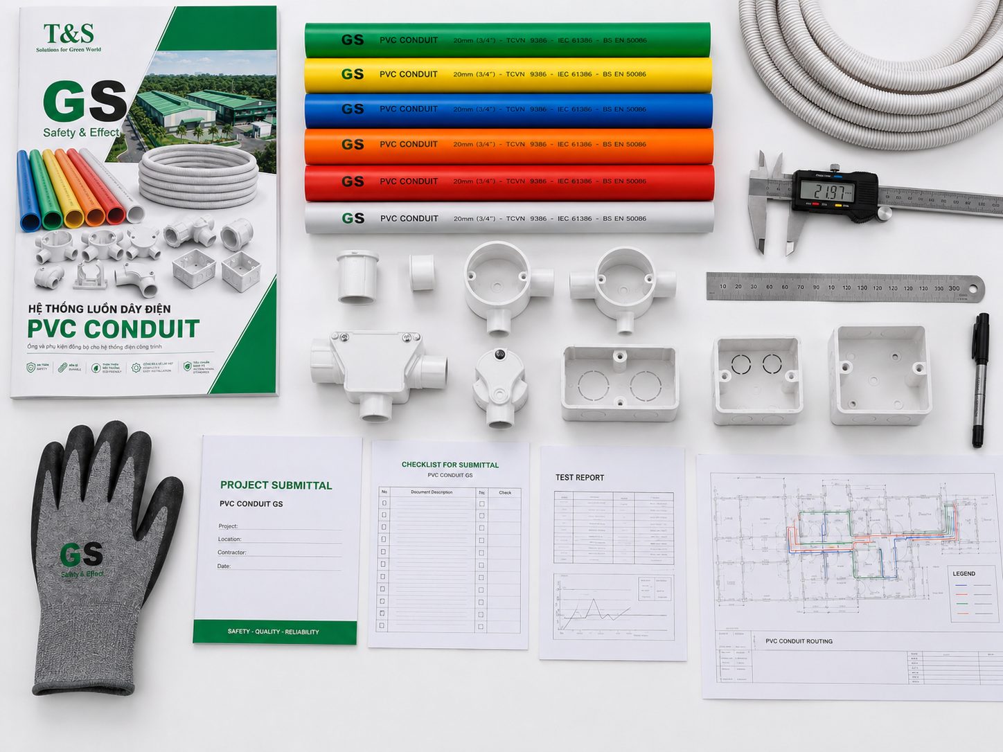 Kiểm tra chất lượng ống PVC Conduit GS trước khi xuất xưởng