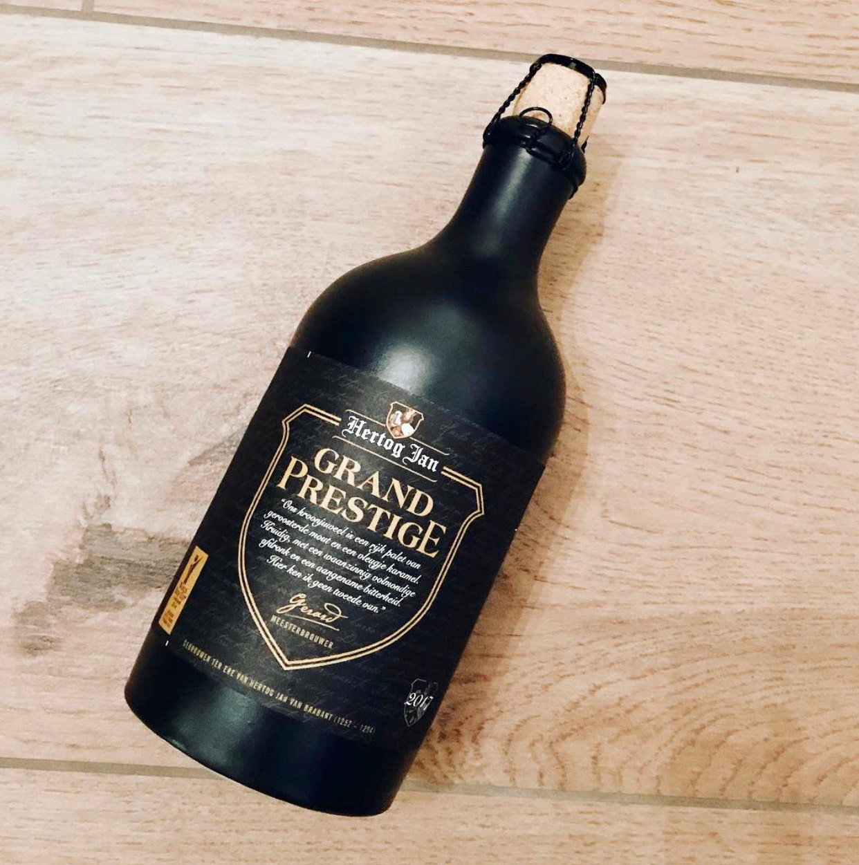 Bia sứ Hà Lan Hertog Jan chai 500ml