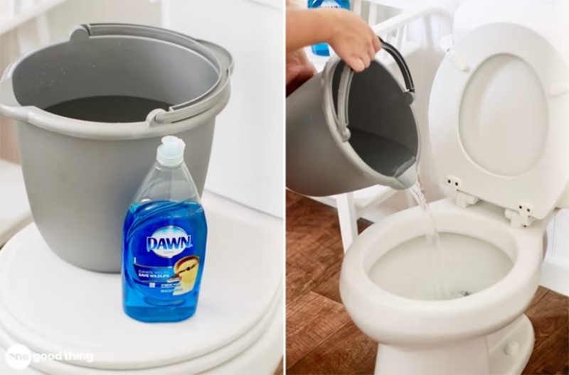 Thông bồn cầu bằng nước rửa chén kết hợp nước nóng