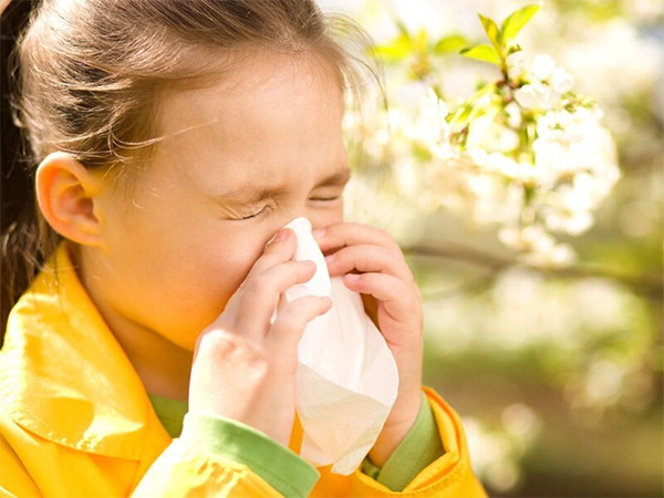 Trẻ em và đối tượng dễ mắc các bệnh đường hô hấp khi giao mùa