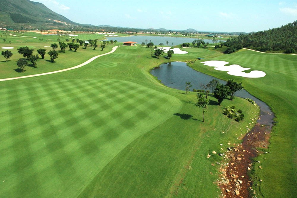 Sân golf Đầm Vạc được thiết kế hiện đại bởi kiến trúc sư người Úc