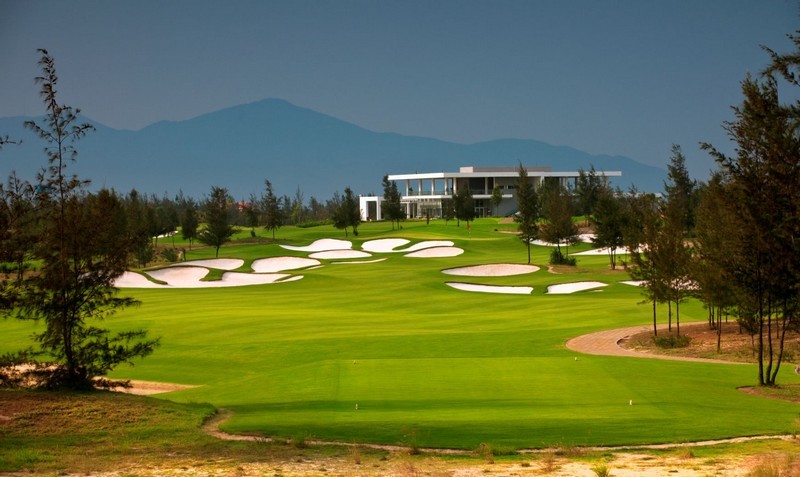 Vẻ đẹp hiện đại cùng nét nguyên sơ của golf Đầm Vạc