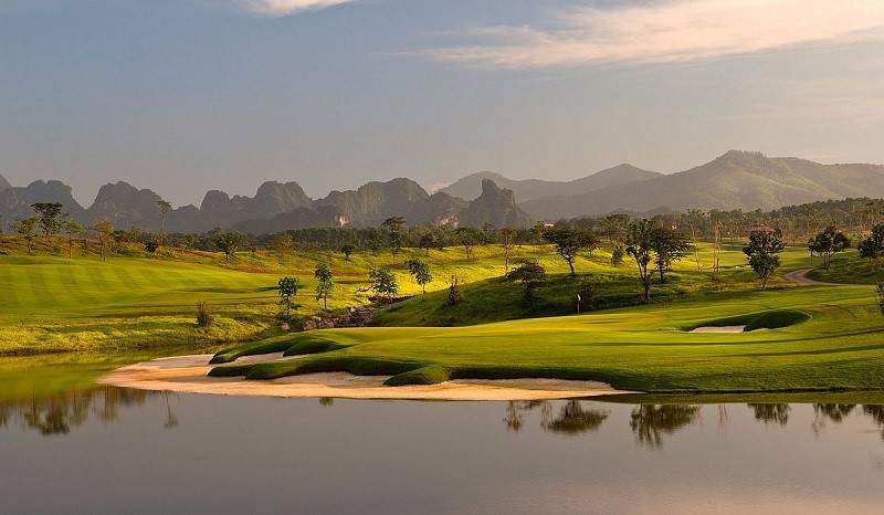 Khởi Động Kỳ Nghỉ Tết Nguyên Đán 2025 Cùng Baygolf – Trải Nghiệm Golf Tuyệt Vời 5 Sân golf Sky Lake - Điểm đến lý tưởng cho mọi golfer | Mipa Golf