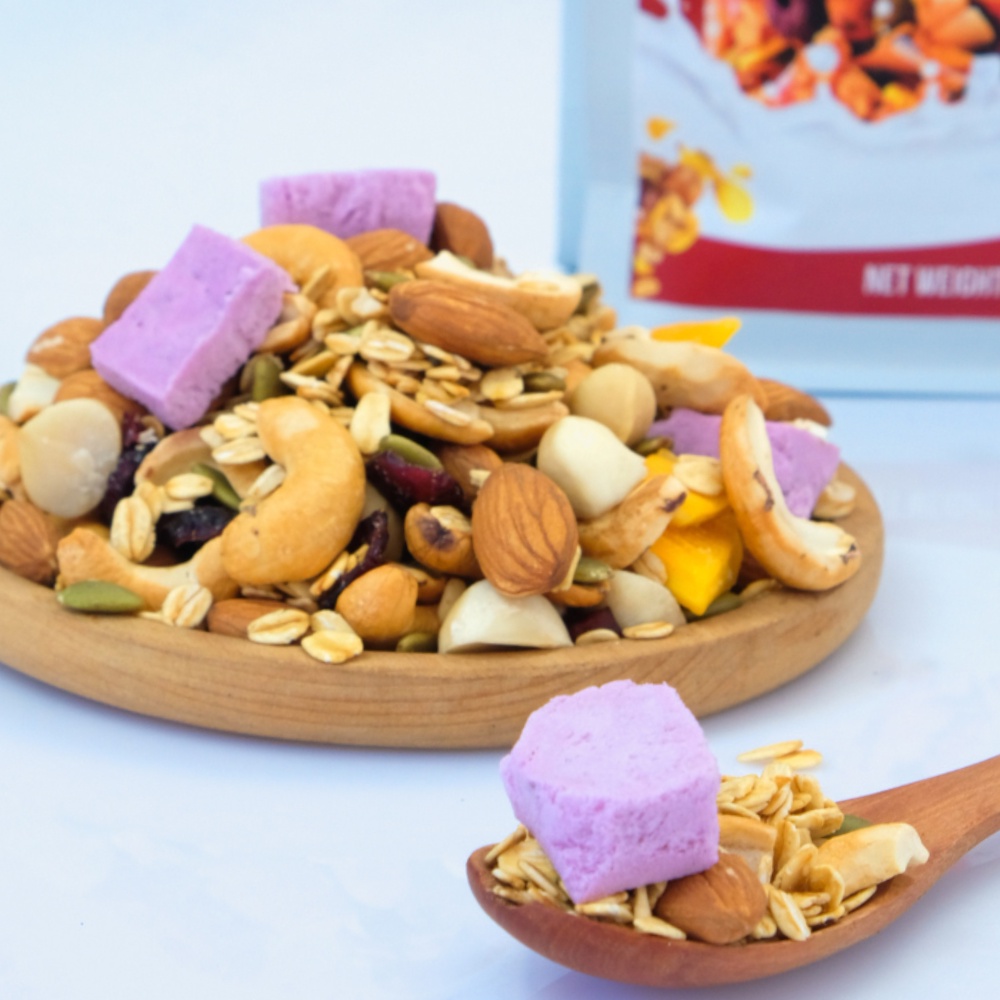 Ngũ cốc sữa chua sấy khô TANU NUTS túi 500g, granola ăn kiêng mix các loại hạt dinh dưỡng giảm cân.