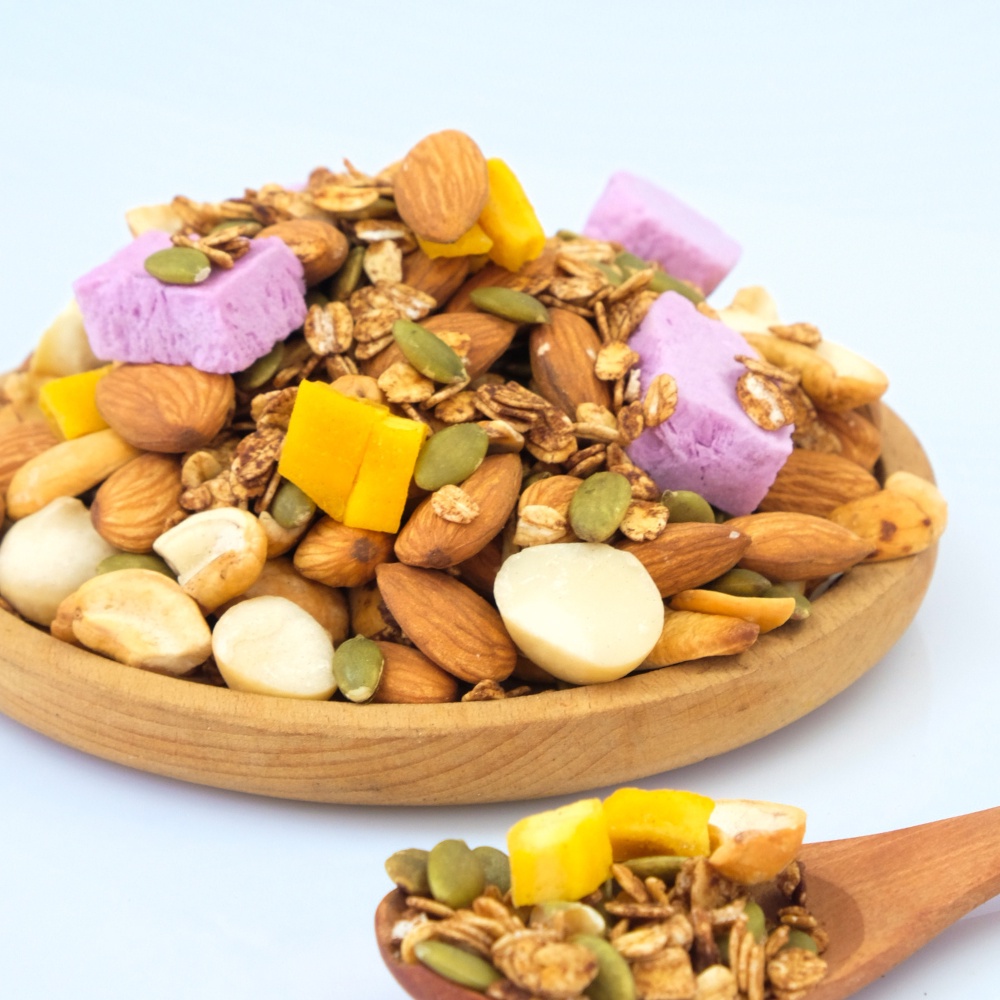 Ngũ cốc sữa chua sấy khô TANU NUTS túi 500g, granola ăn kiêng mix các loại hạt dinh dưỡng giảm cân.