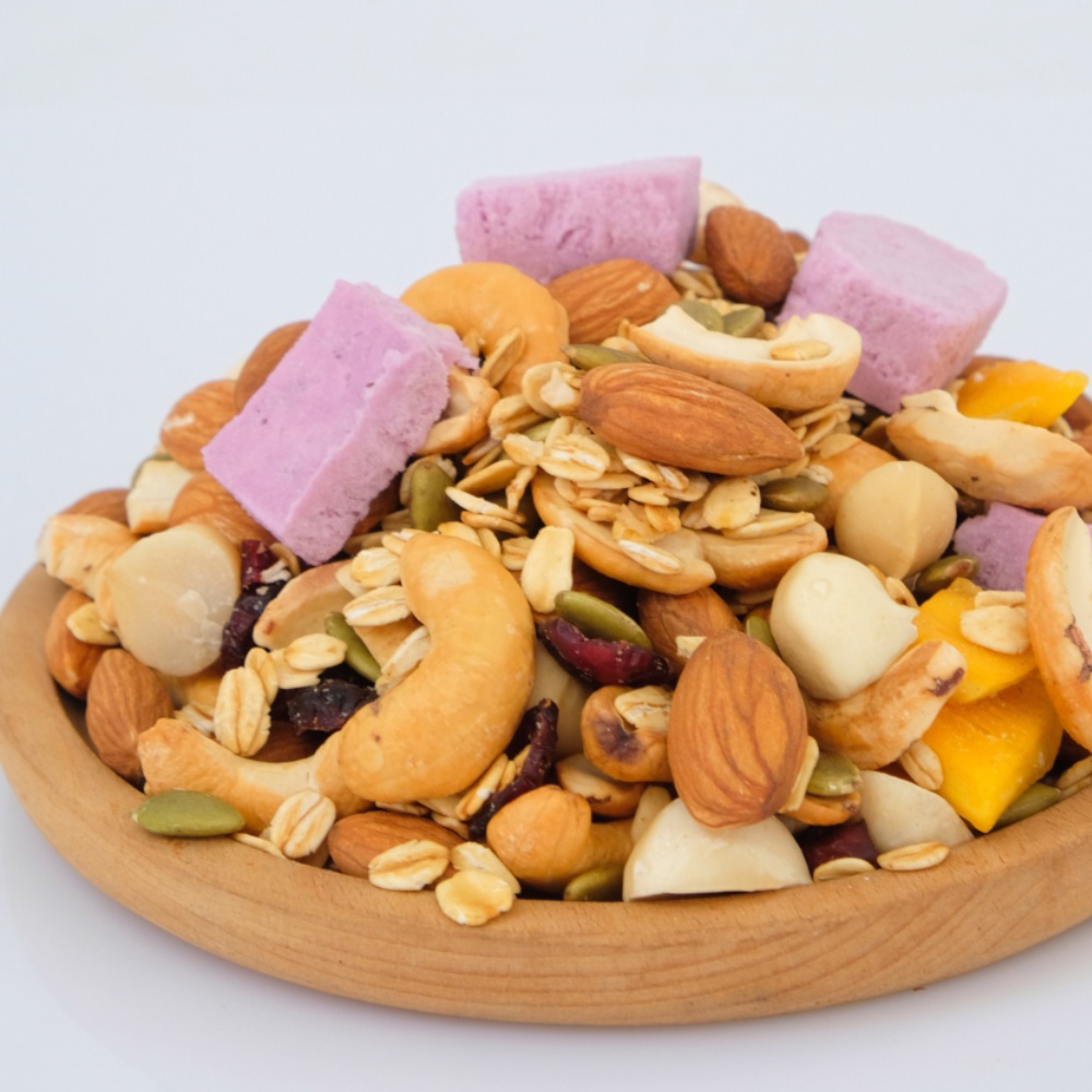 Ngũ cốc sữa chua sấy khô TANU NUTS túi 500g, granola ăn kiêng mix các loại hạt dinh dưỡng giảm cân.