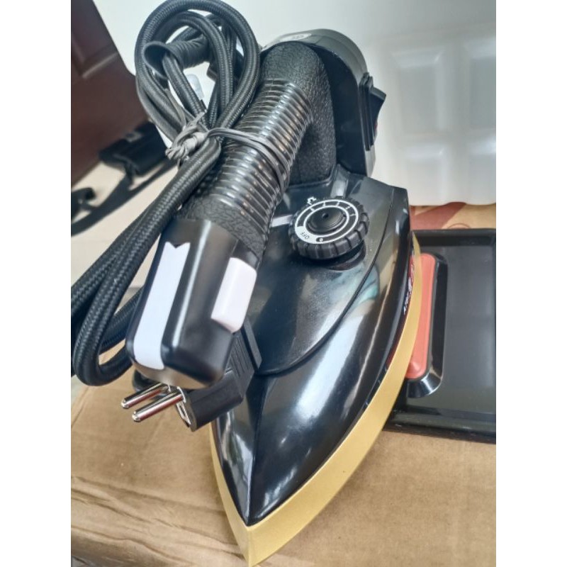 Bàn là hơi nước sử dụng củ bơm công nghiệp LREE A787 và LREE A800 thế hệ mới (TẶNG KÈM TẤT LÀ)