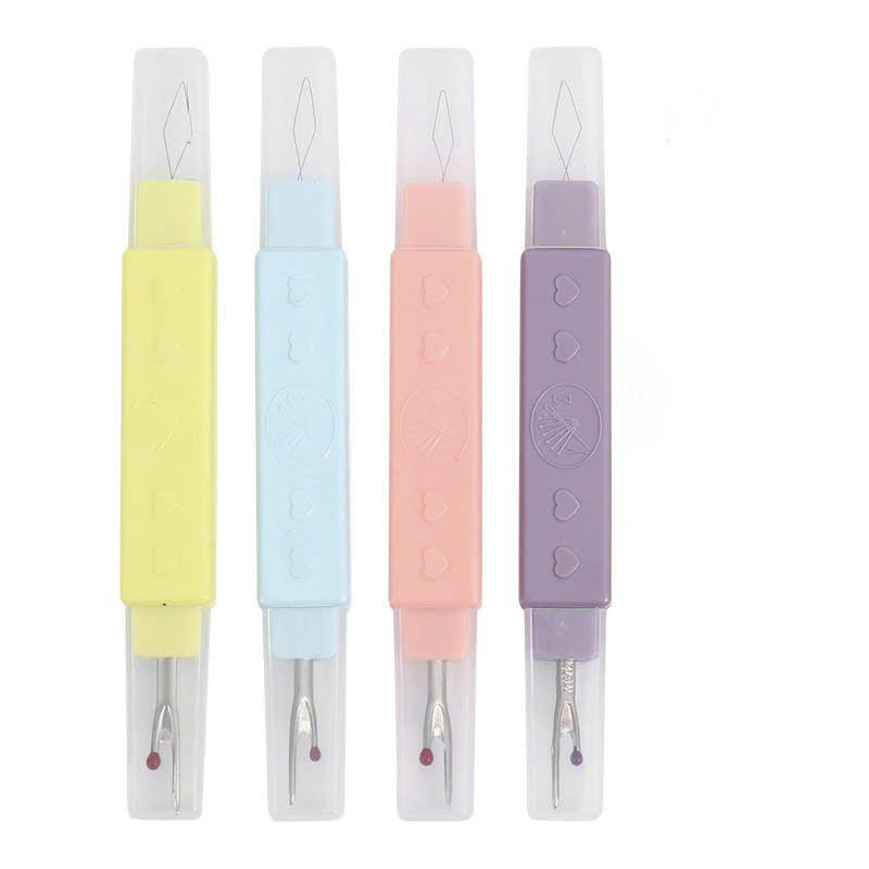 Dụng cụ xỏ kim và tháo chỉ rọc rạch khuyết 2 ĐẦU có nắp đậy tiện dụng (GIÁ 1 CÁI)