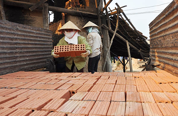 Kon Tum: Khan hiếm gạch xây dựng