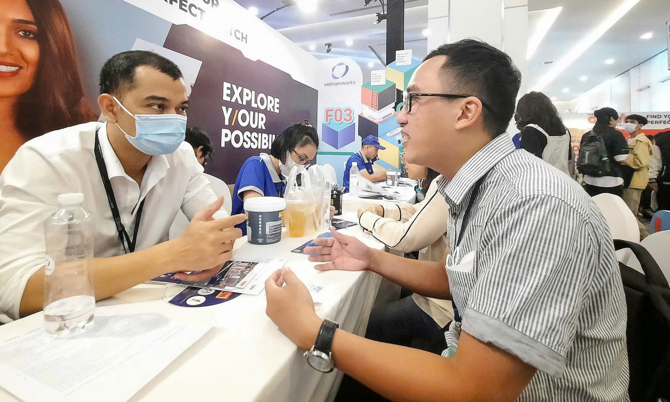 Nỗ lực tìm chỗ đứng khi nghỉ việc nhà nước